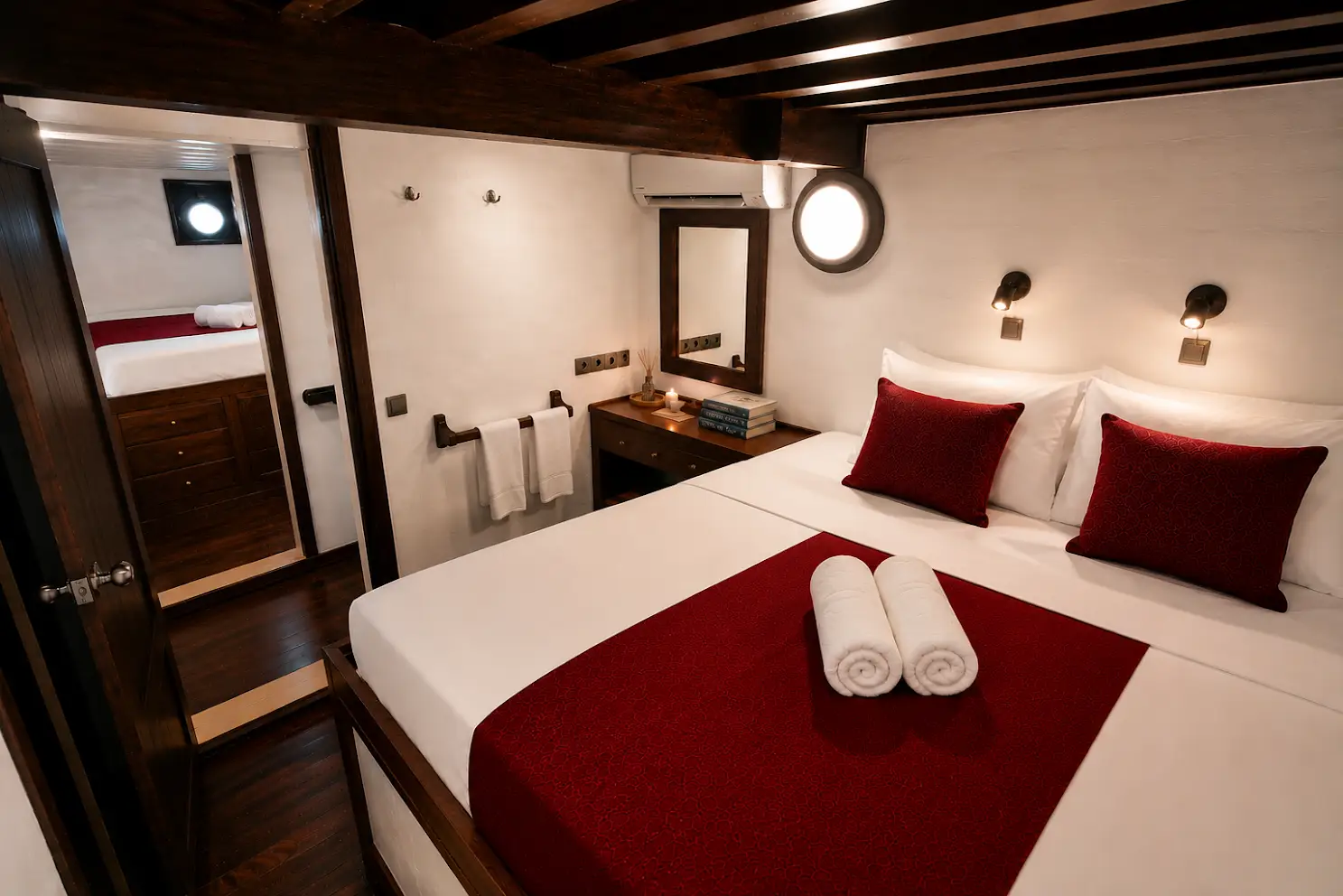 Second view of Cabin 5 & 6 twin state room on Seven Seas Liveaboard | Komodo Luxury