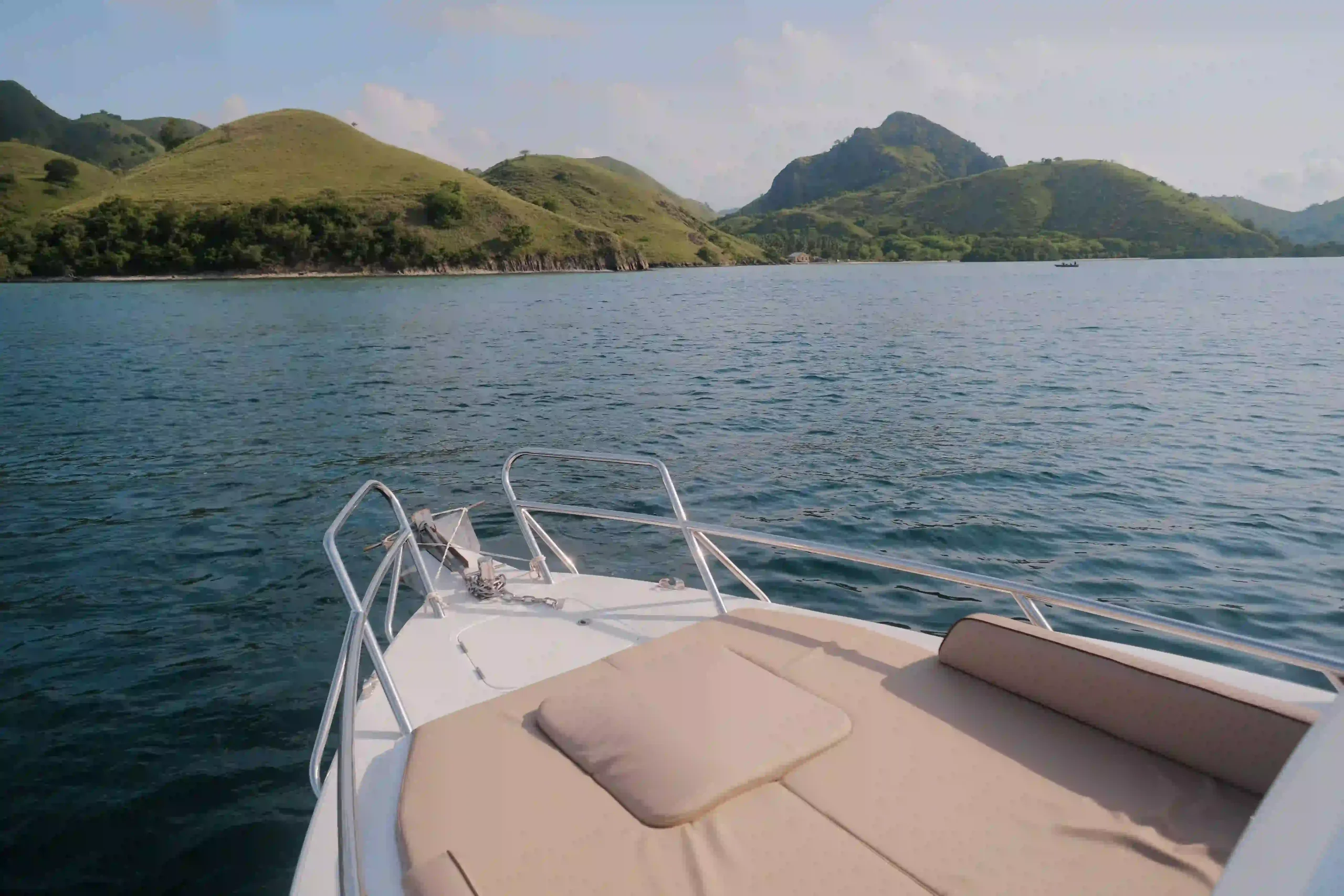 Chill Area Raffles One Speedboat | Komodo Luxury