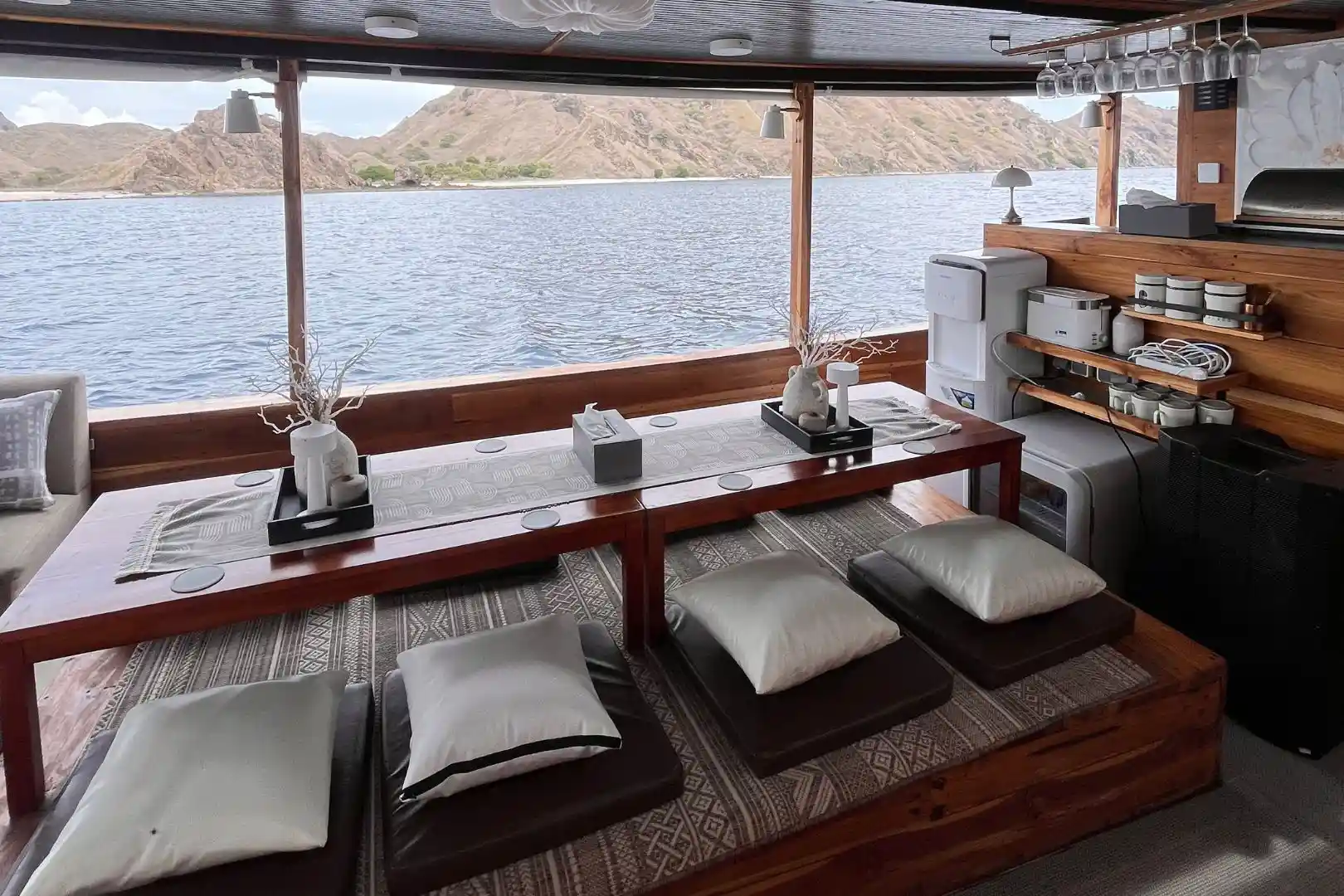 Indoor Area Kimochi III Phinisi | Komodo Luxury