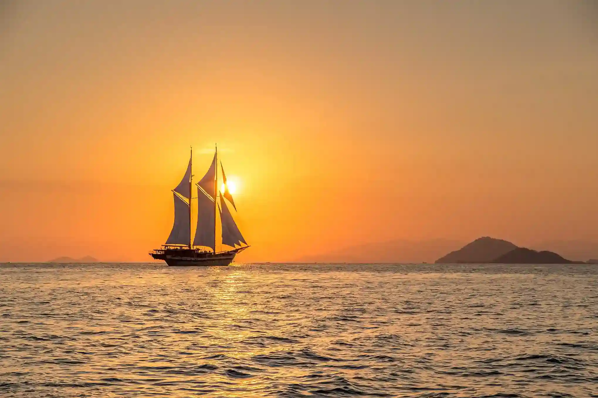 Phinisi Sailing in Komodo Island by Komodo Luxury