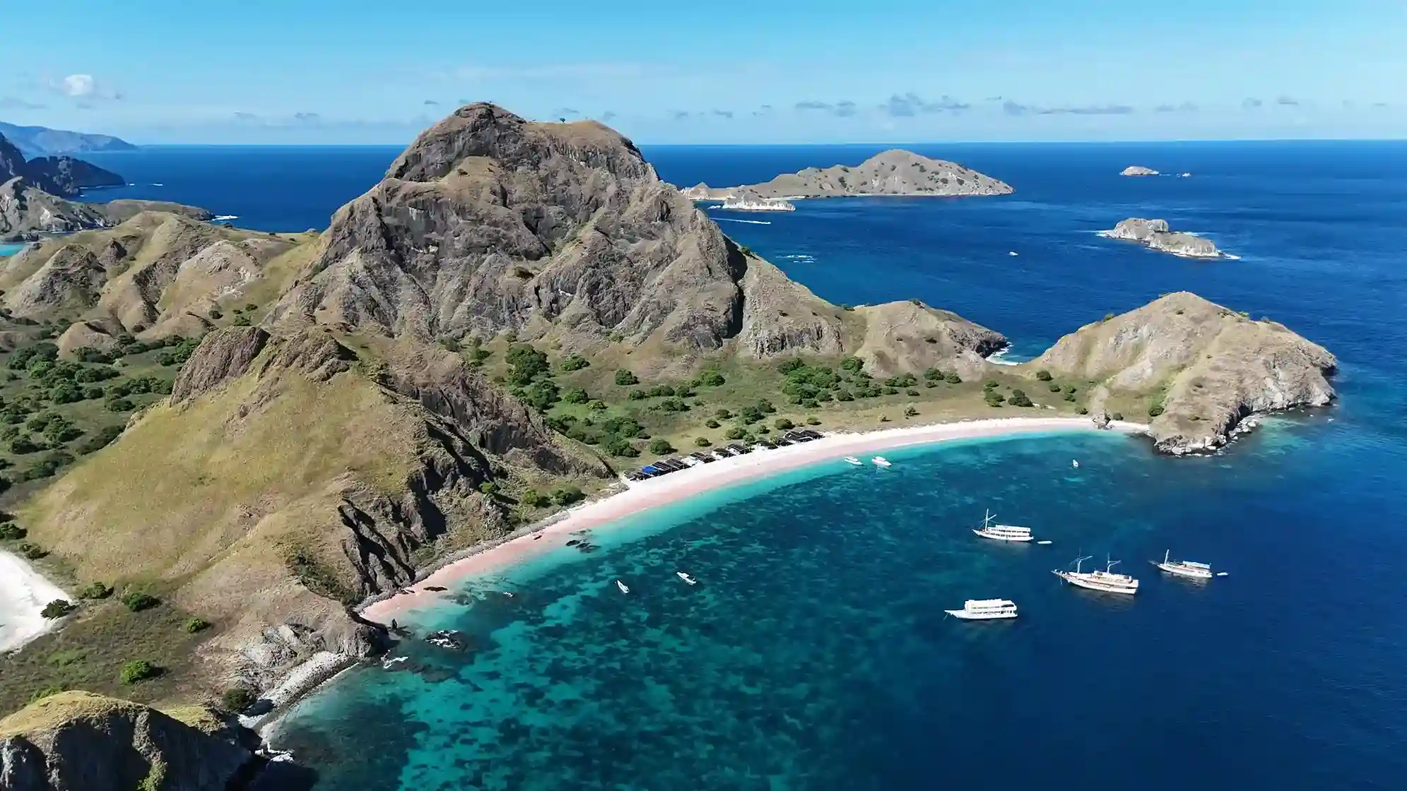 Sailing tour in Pink Beach Komodo National Park | Komodo Island Tour | Komodo Luxury