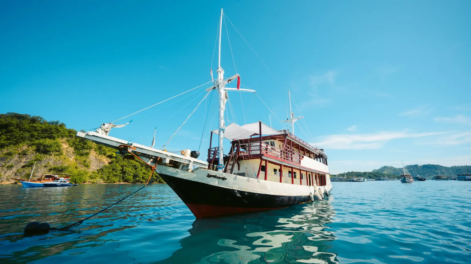 3D2N Komodo share trip aboard a phinisi boat